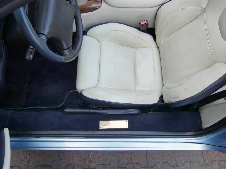 Image 12/50 of Aston Martin DB 7 Vantage Volante (2000)