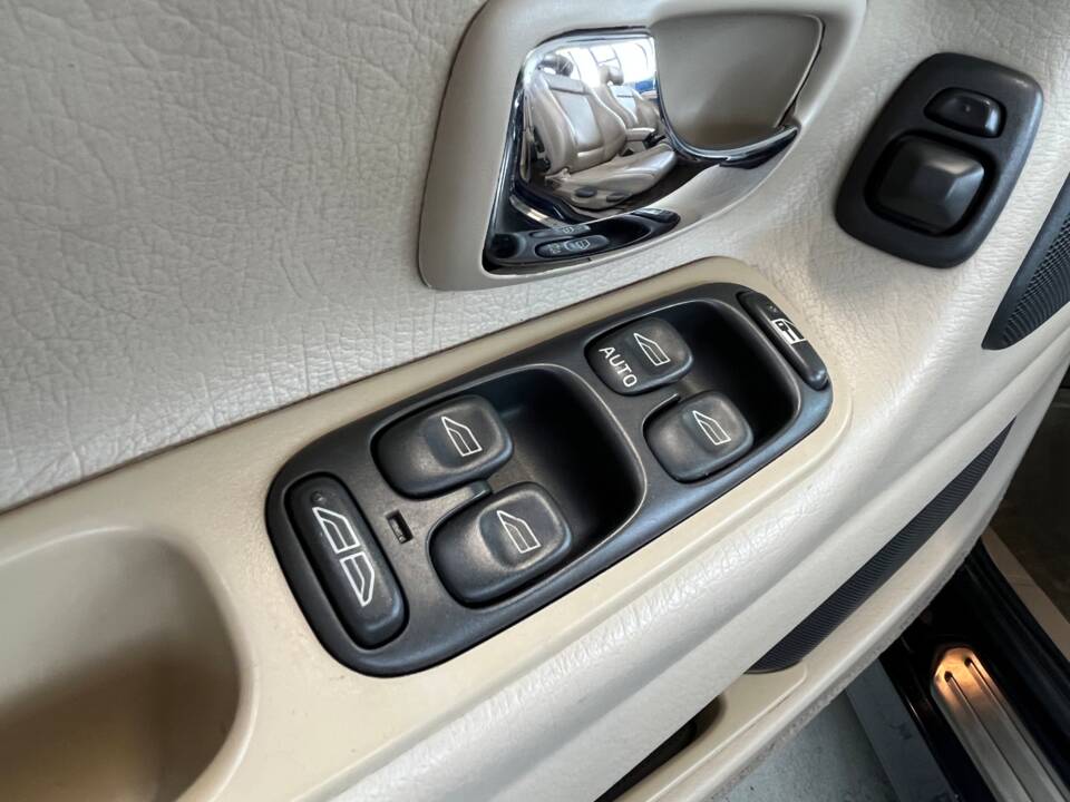 Bild 33/37 von Volvo C70 2.0 T (2001)