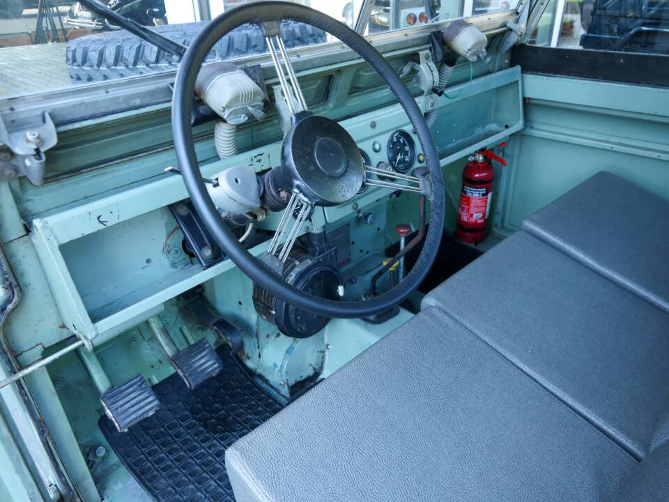 Image 30/50 of Land Rover 88 (1965)
