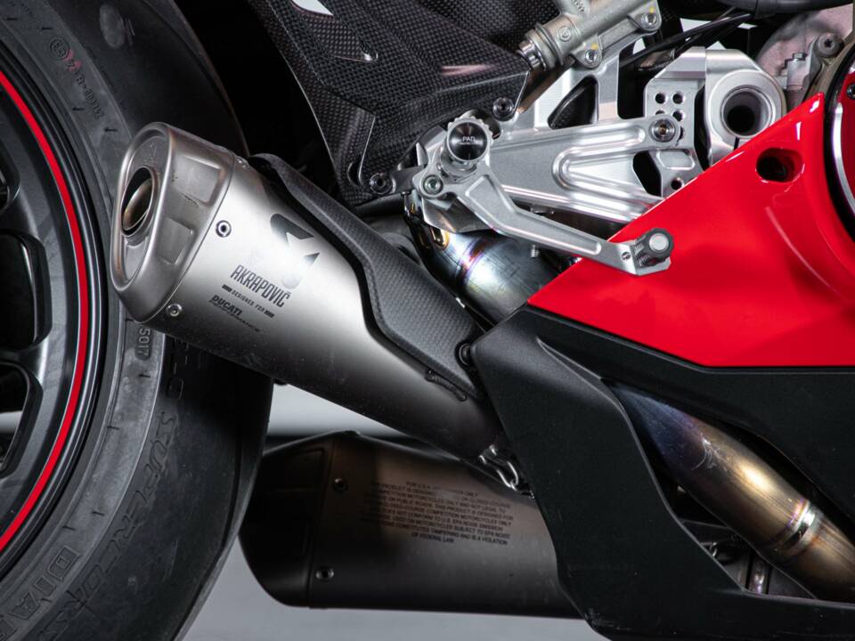 Image 36/50 of Ducati DUMMY (2018)