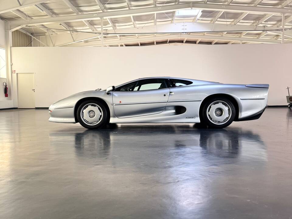 Imagen 2/47 de Jaguar XJ 220 (1993)