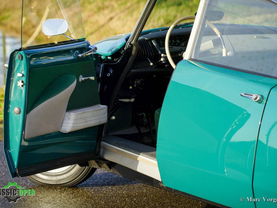 Image 4/41 of Citroën ID 19 (1964)