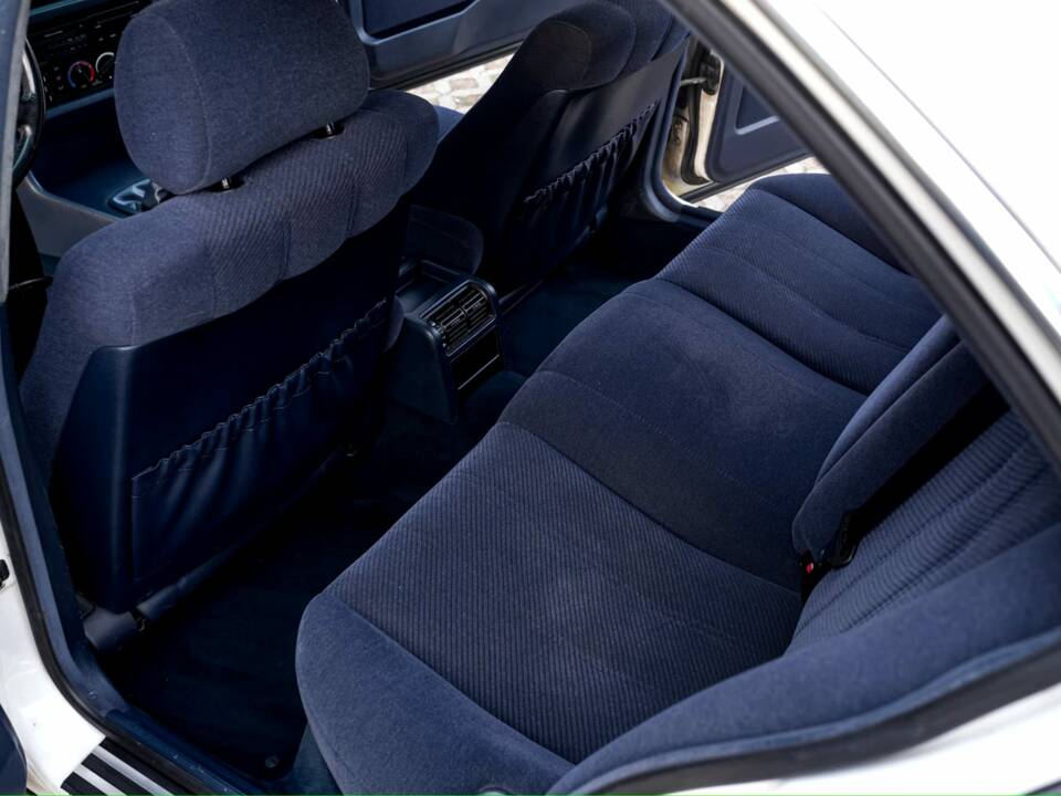 Image 8/55 of BMW 525ix (1993)