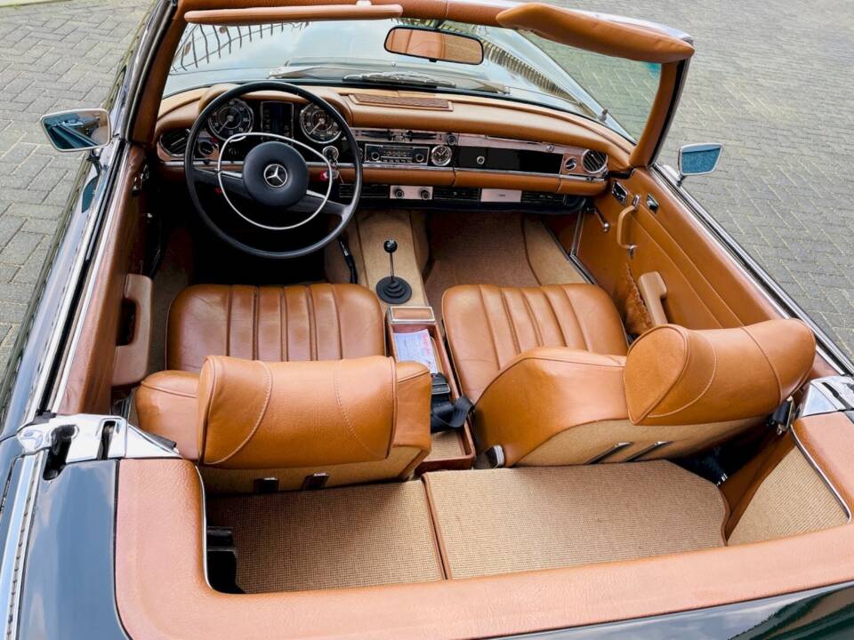 Image 16/36 of Mercedes-Benz 280 SL (1970)