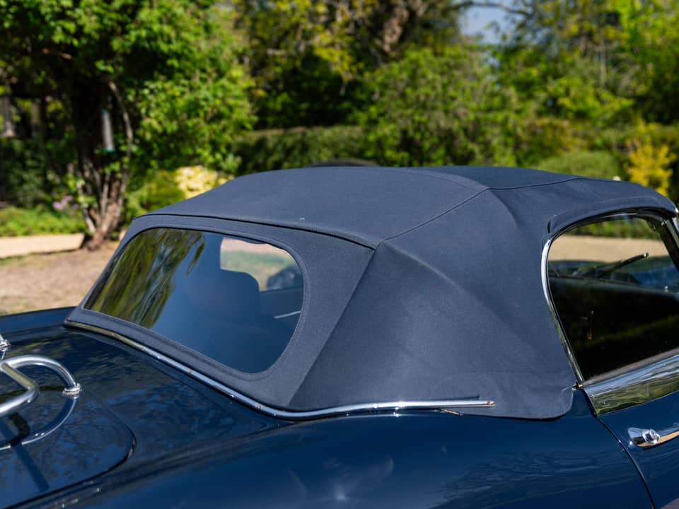 Image 32/86 de Jaguar E-Type (1967)