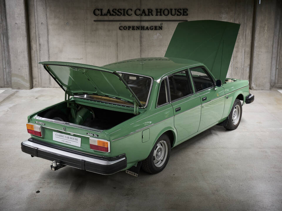 Bild 98/98 von Volvo 244 DL (1975)