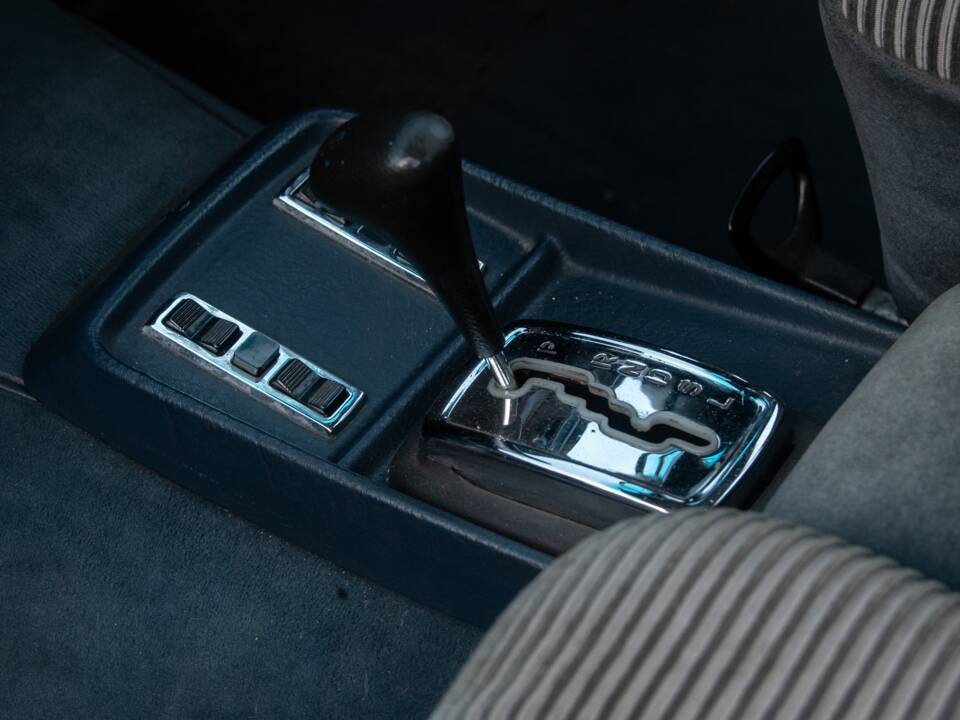 Bild 24/32 von Mercedes-Benz 300 SEL 6.3 (1972)