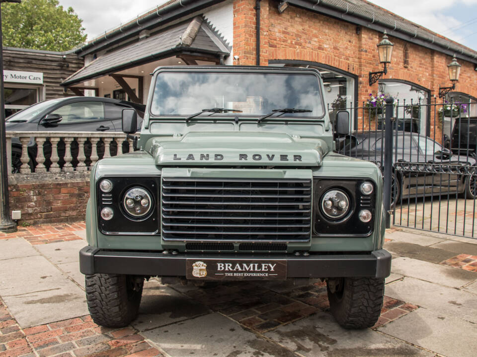 Image 3/19 of Land Rover Defender 90 &quot;40th Anniversary Overfinch&quot; (2016)