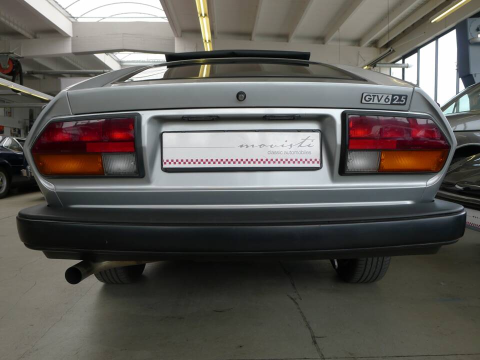 Bild 28/42 von Alfa Romeo GTV6 3.0 (1985)