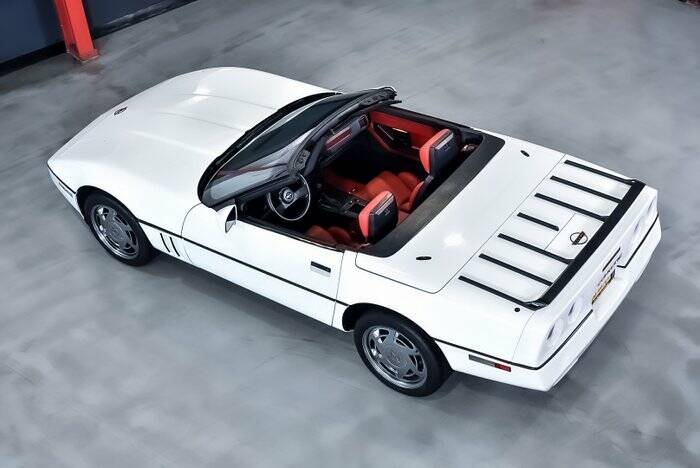 Imagen 3/7 de Chevrolet Corvette Convertible (1988)