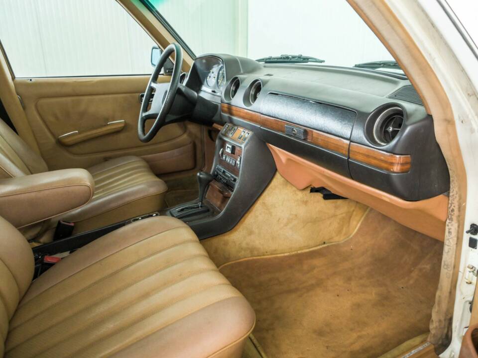 Bild 12/50 von Mercedes-Benz 300 D (1983)