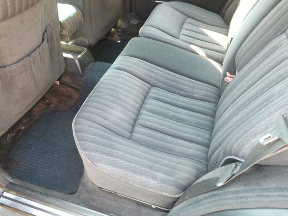 Image 21/50 of Mercedes-Benz 250 TD Turbo (1992)