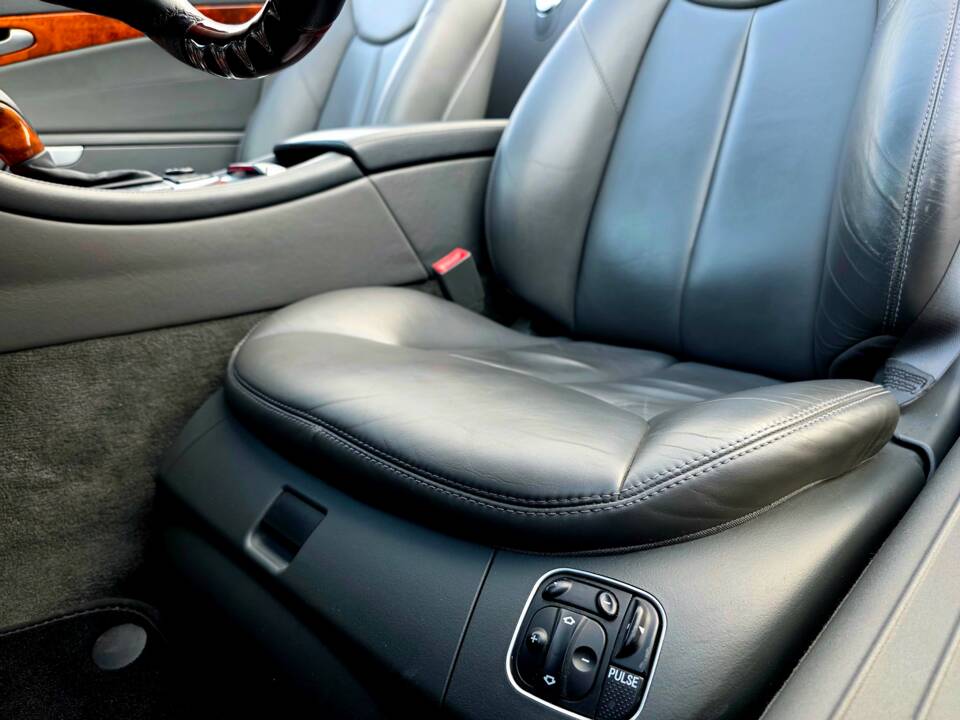 Image 27/39 of Mercedes-Benz SL 500 (2001)
