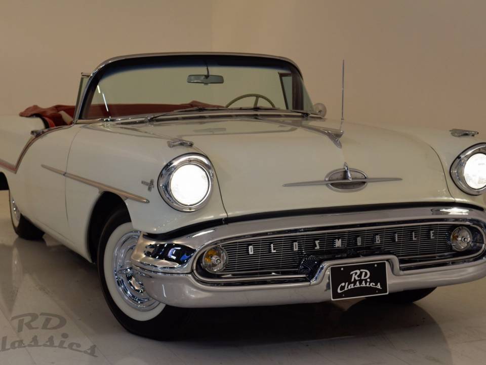 Image 42/50 of Oldsmobile Super 88 Convertible (1957)