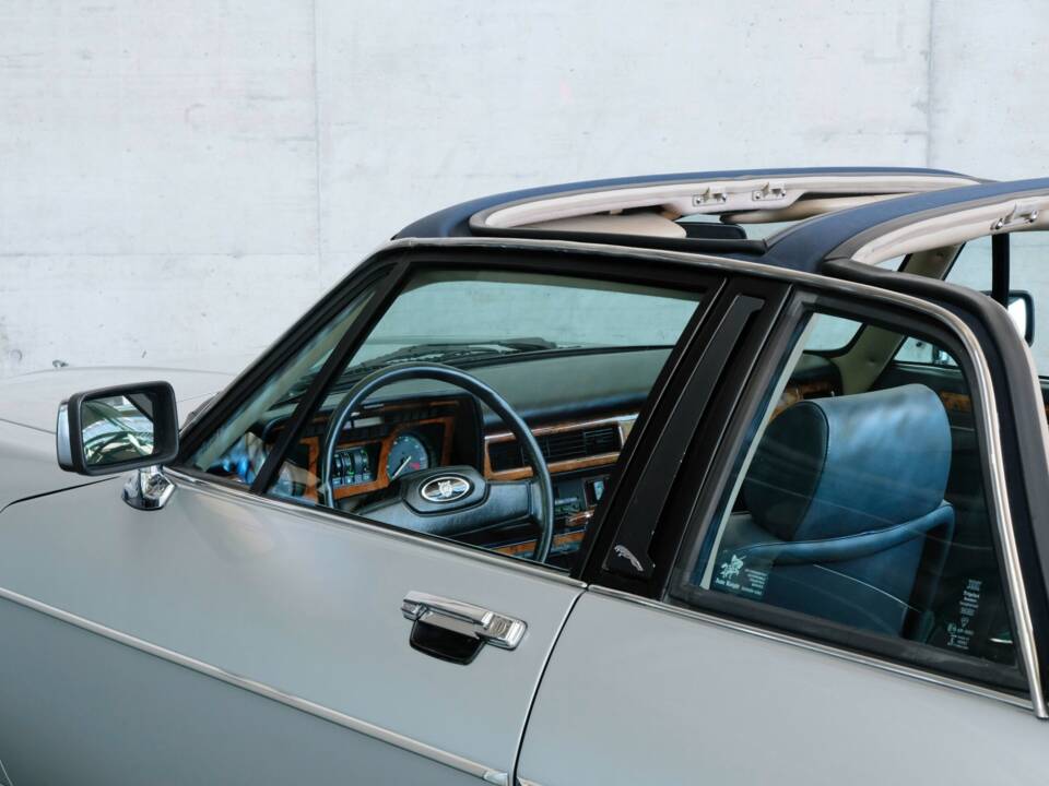 Image 23/47 of Jaguar XJ-SC 5.3 (1987)