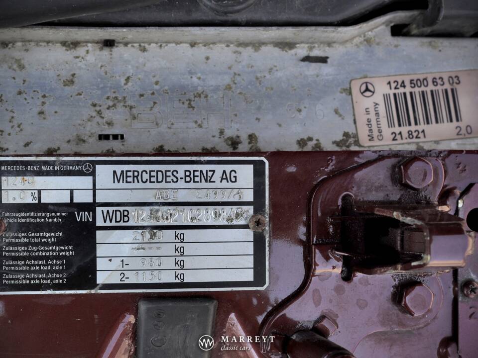 Bild 43/79 von Mercedes-Benz E 220 (1996)