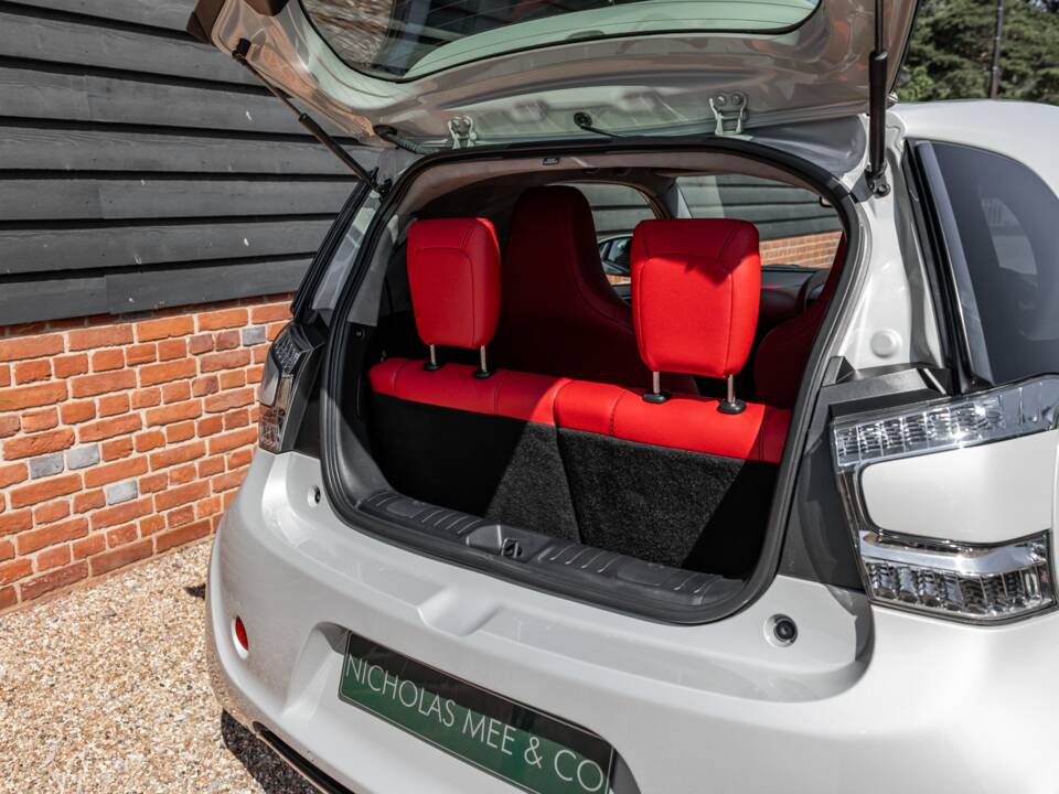 Bild 11/50 von Aston Martin Cygnet (2011)