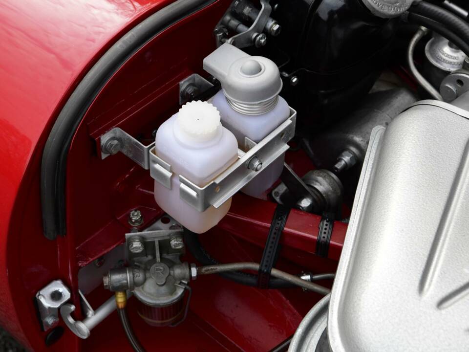 Image 33/49 de Jaguar E-Type (1970)