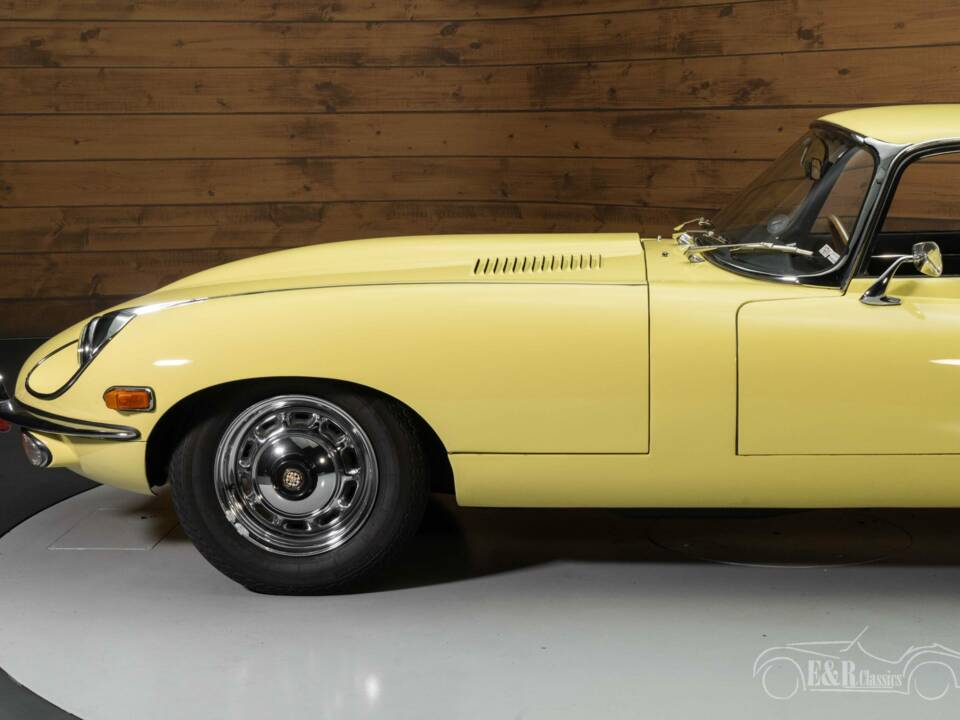 Image 6/8 de Jaguar E-Type (1970)