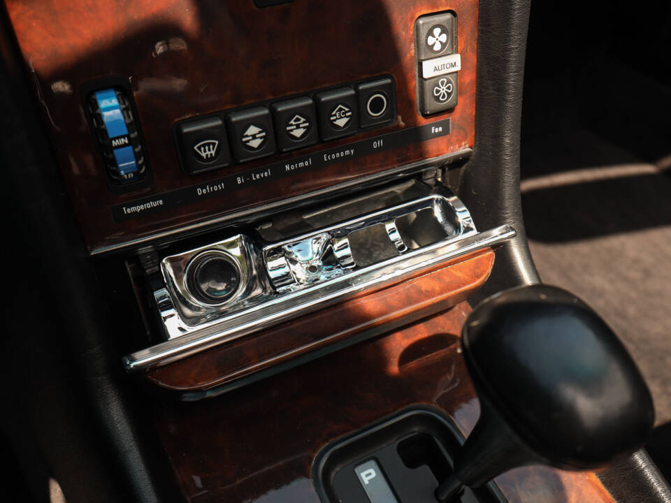 Image 43/85 of Mercedes-Benz 560 SL (1986)
