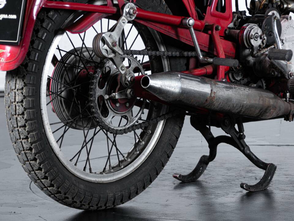 Image 24/50 of Moto Guzzi DUMMY (1950)