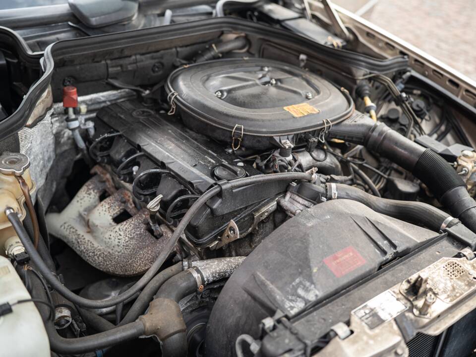 Afbeelding 9/63 van Mercedes-Benz 230 CE (1988)