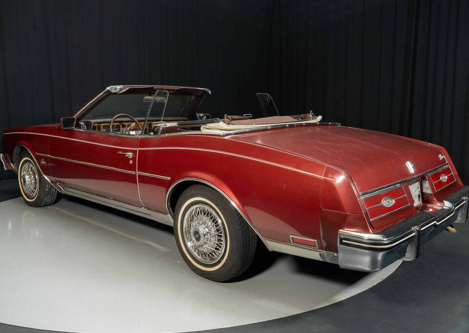 Bild 6/8 von Buick Riviera Convertible (1985)
