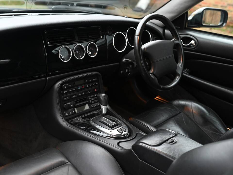 Image 4/26 de Jaguar XKR (2004)