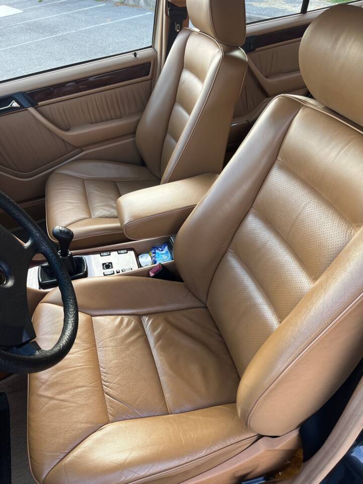 Bild 9/25 von Mercedes-Benz 300 E-24 (1991)