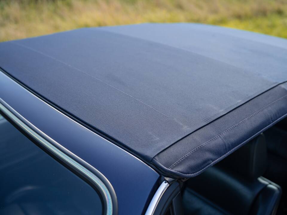 Immagine 35/35 di BMW 320i (1988)