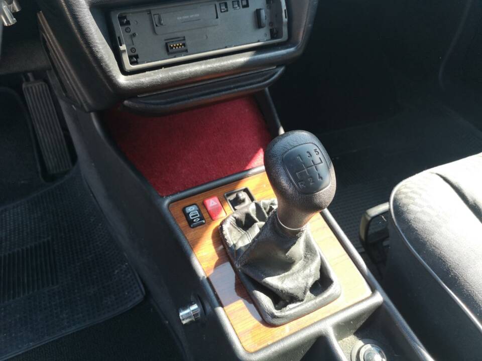 Image 11/34 of Mercedes-Benz 190 E 1.8 (1991)