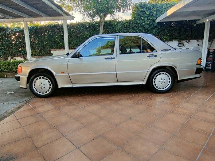 Image 4/7 de Mercedes-Benz 190 E 2.3 (1987)