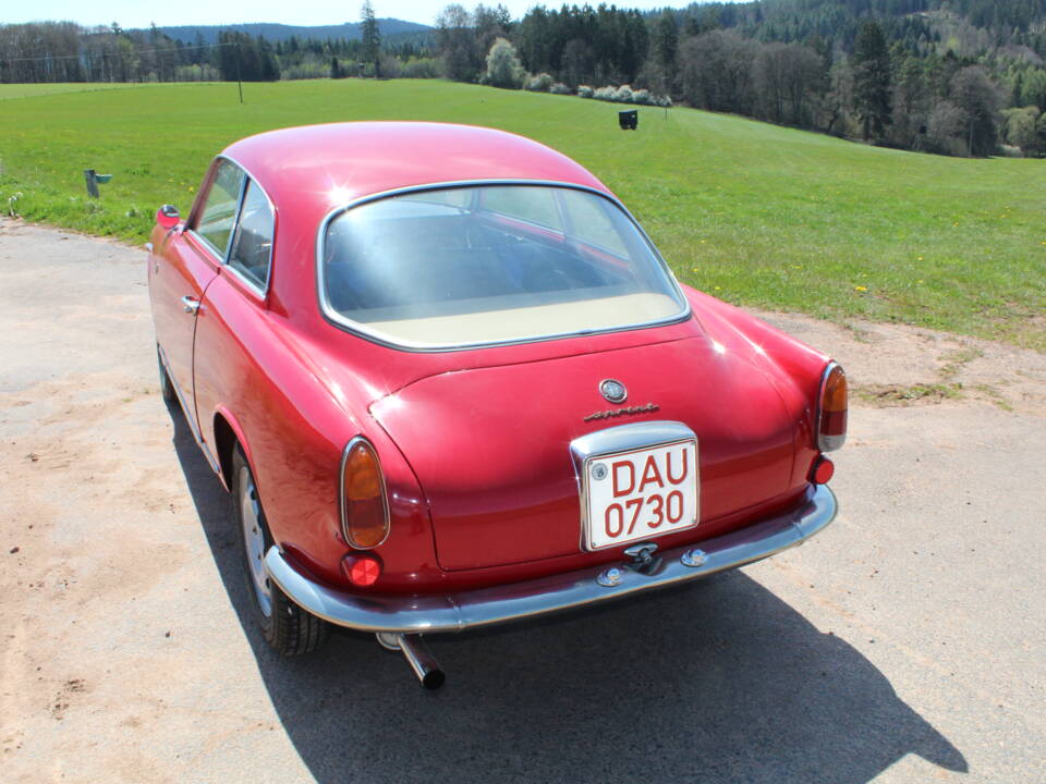 Image 17/23 of Alfa Romeo Giulietta Sprint 1300 (1964)