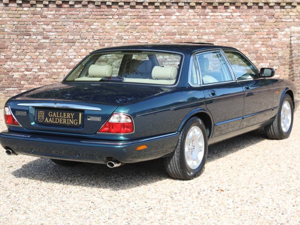 Bild 2/50 von Jaguar XJ 8 4.0 Executive (2001)
