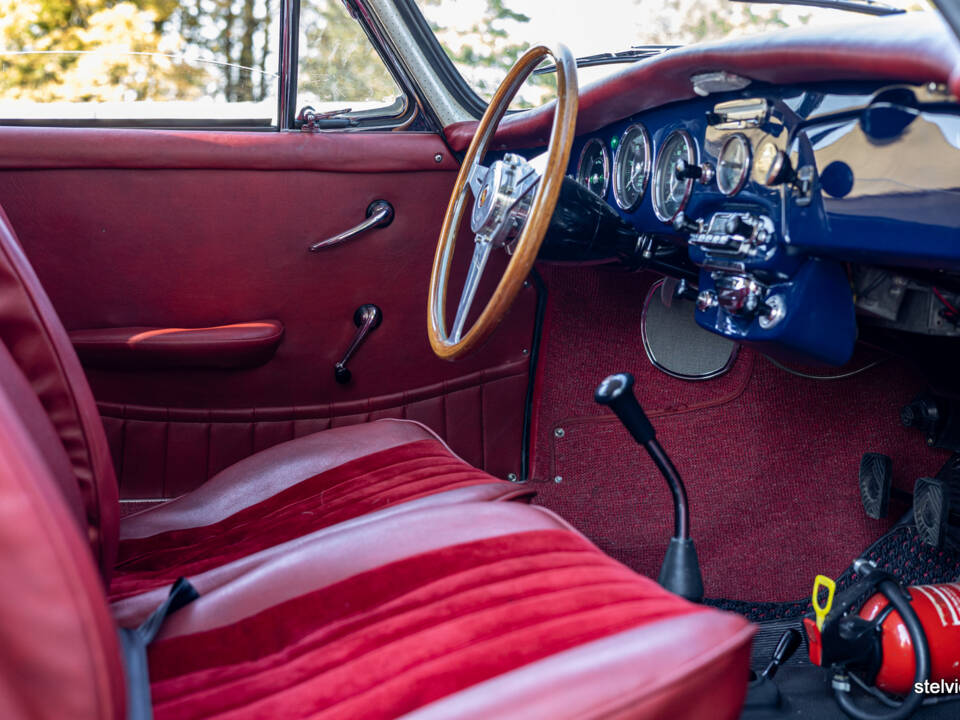 Image 35/57 of Porsche 356 C 1600 SC (1964)