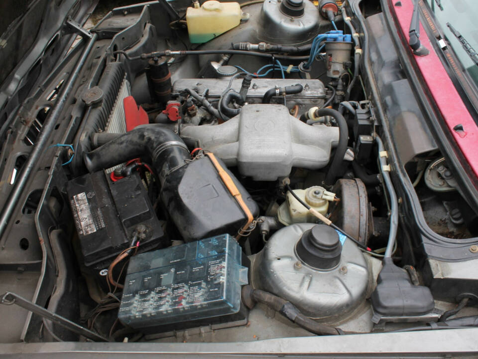Image 25/30 of BMW 320i (1982)