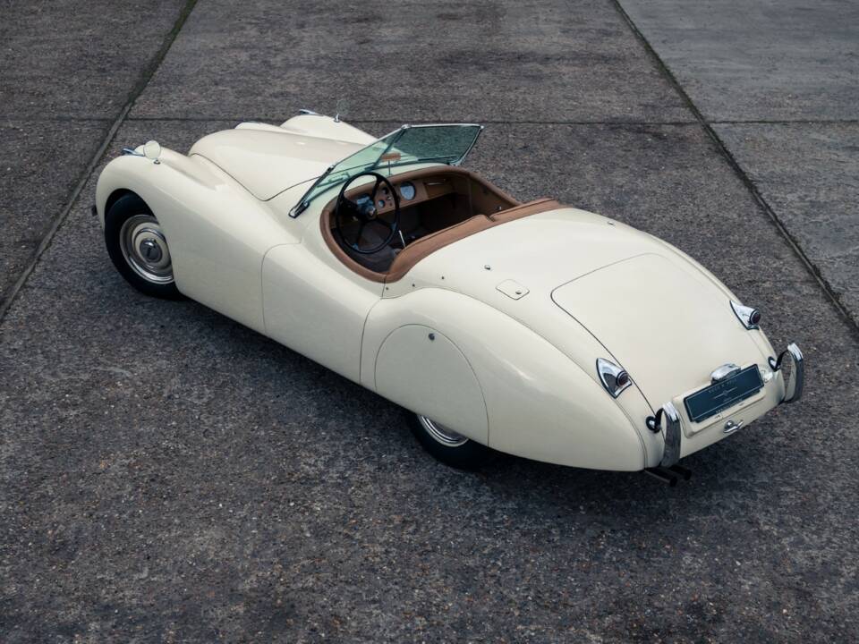 Image 4/45 of Jaguar XK 120 OTS (1950)