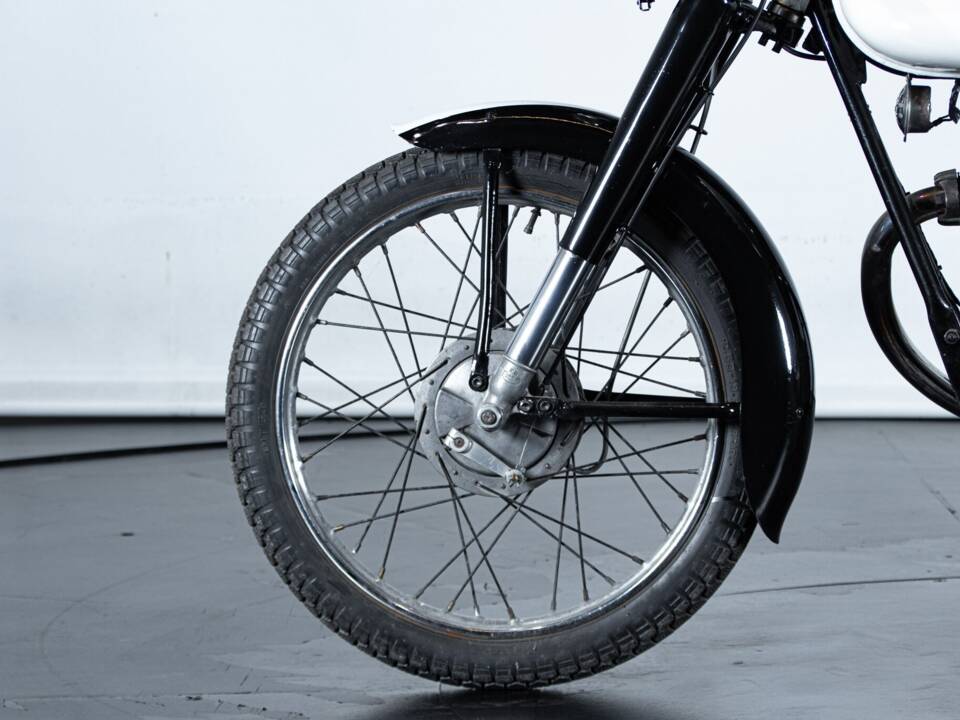 Image 33/50 of Mondial 125 (1961)