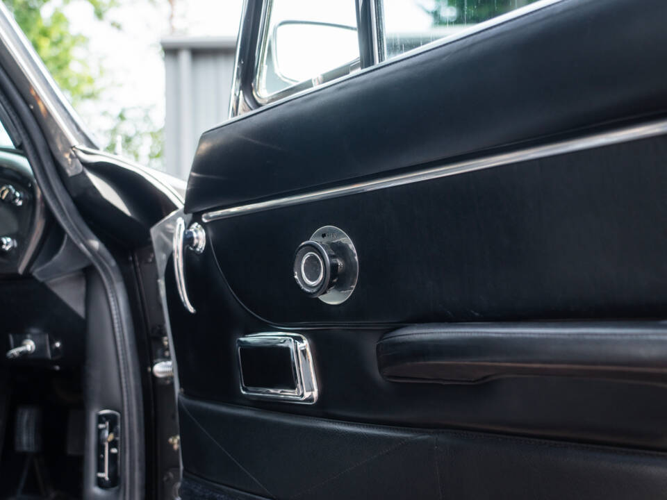 Imagen 33/49 de Aston Martin DB 6 Mk II (1970)