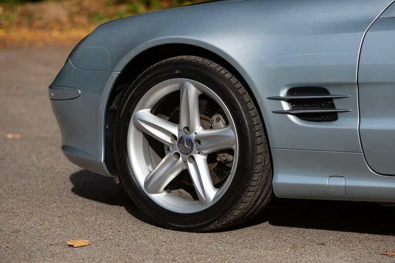 Image 26/50 of Mercedes-Benz SL 500 (2003)