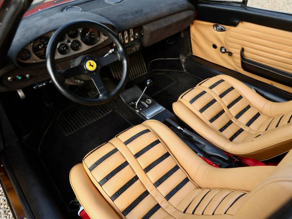 Image 13/50 of Ferrari Dino 246 GTS (1974)