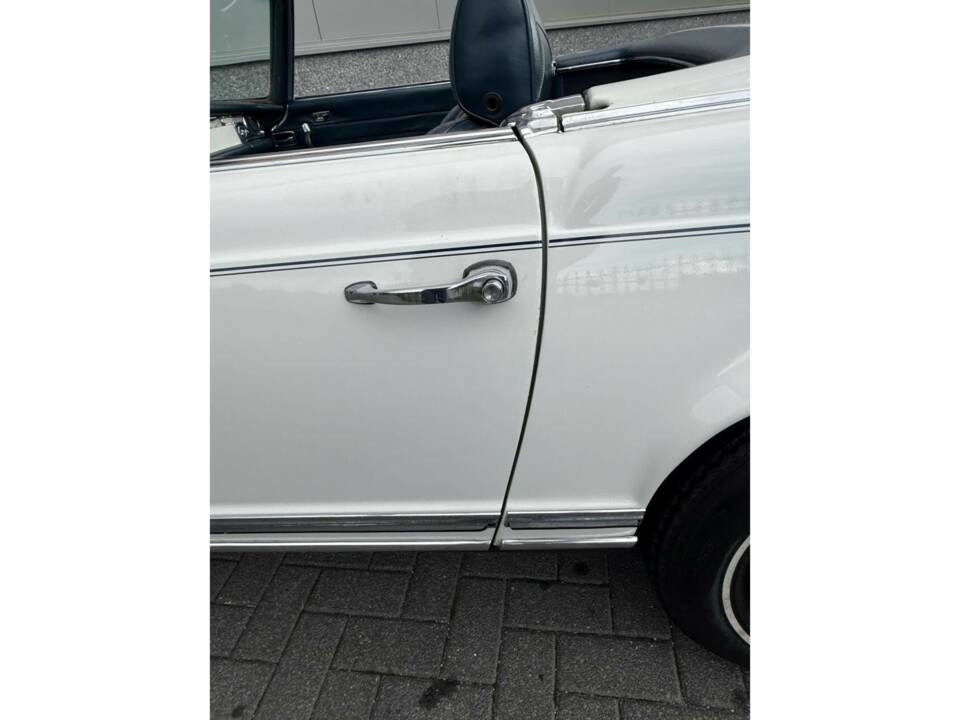 Image 25/50 of Mercedes-Benz 280 SL (1971)