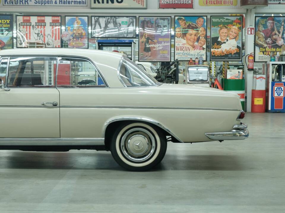 Image 14/50 of Mercedes-Benz 300 SE (1966)