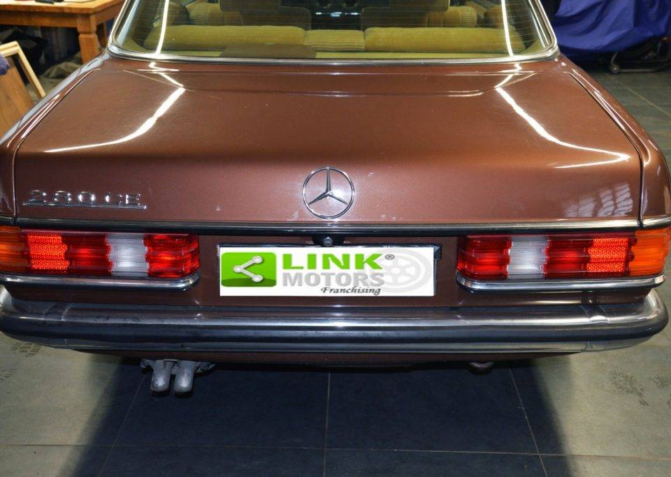 Imagen 4/10 de Mercedes-Benz 280 CE (1979)