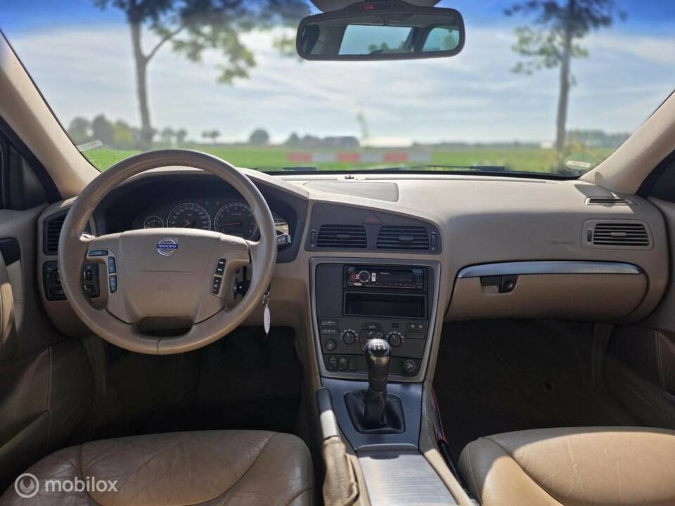 Image 15/39 of Volvo V 70 2.4 (2006)