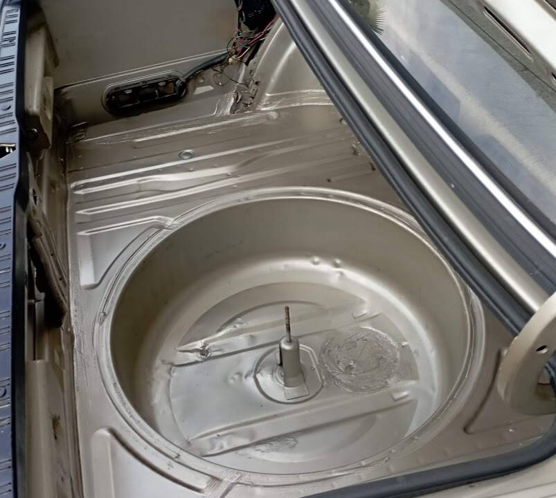 Image 45/51 of BMW 318i (1985)