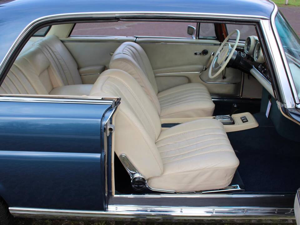 Image 20/27 de Mercedes-Benz 280 SE 3,5 (1971)