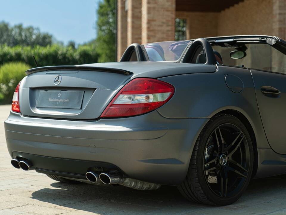 Image 29/50 of Mercedes-Benz SLK 55 AMG (2005)