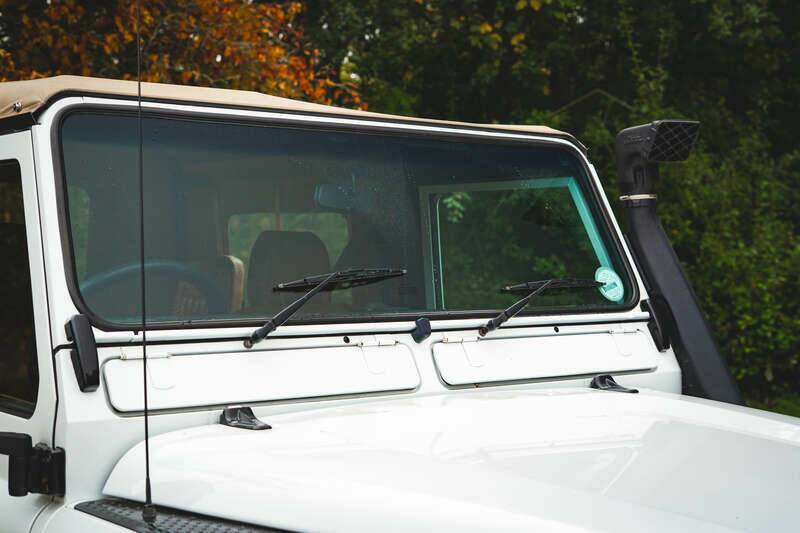 Image 42/50 of Land Rover Defender 90 (1997)