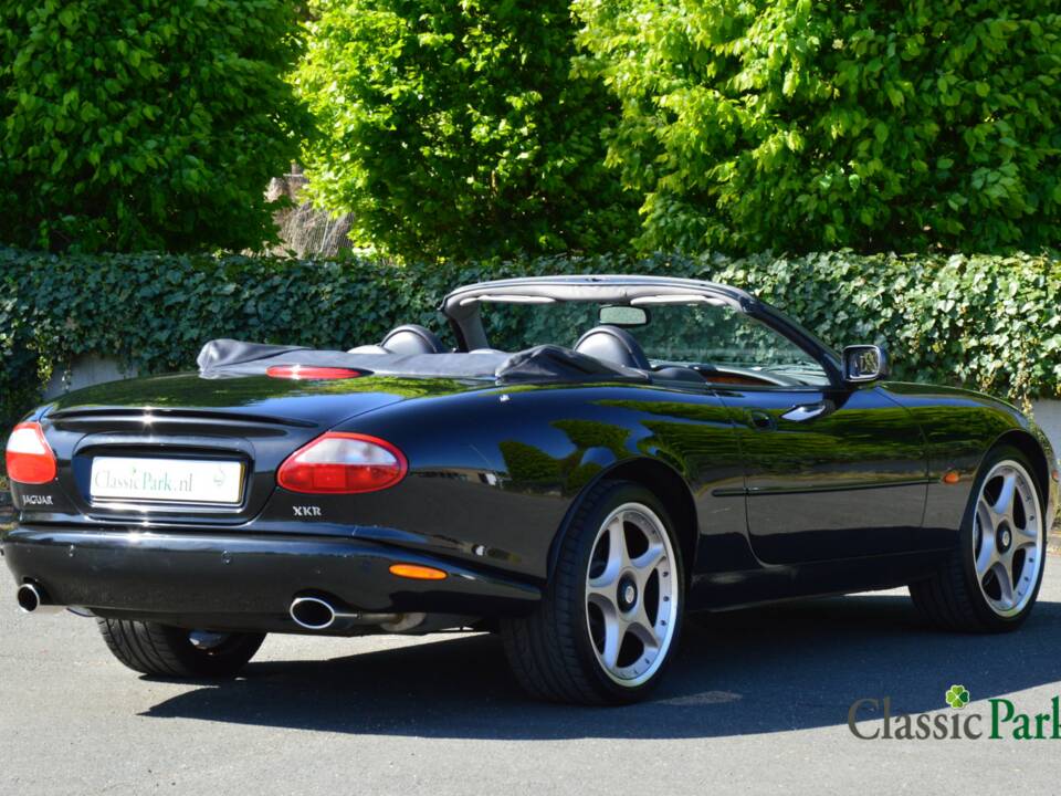Afbeelding 17/50 van Jaguar XKR (2000)